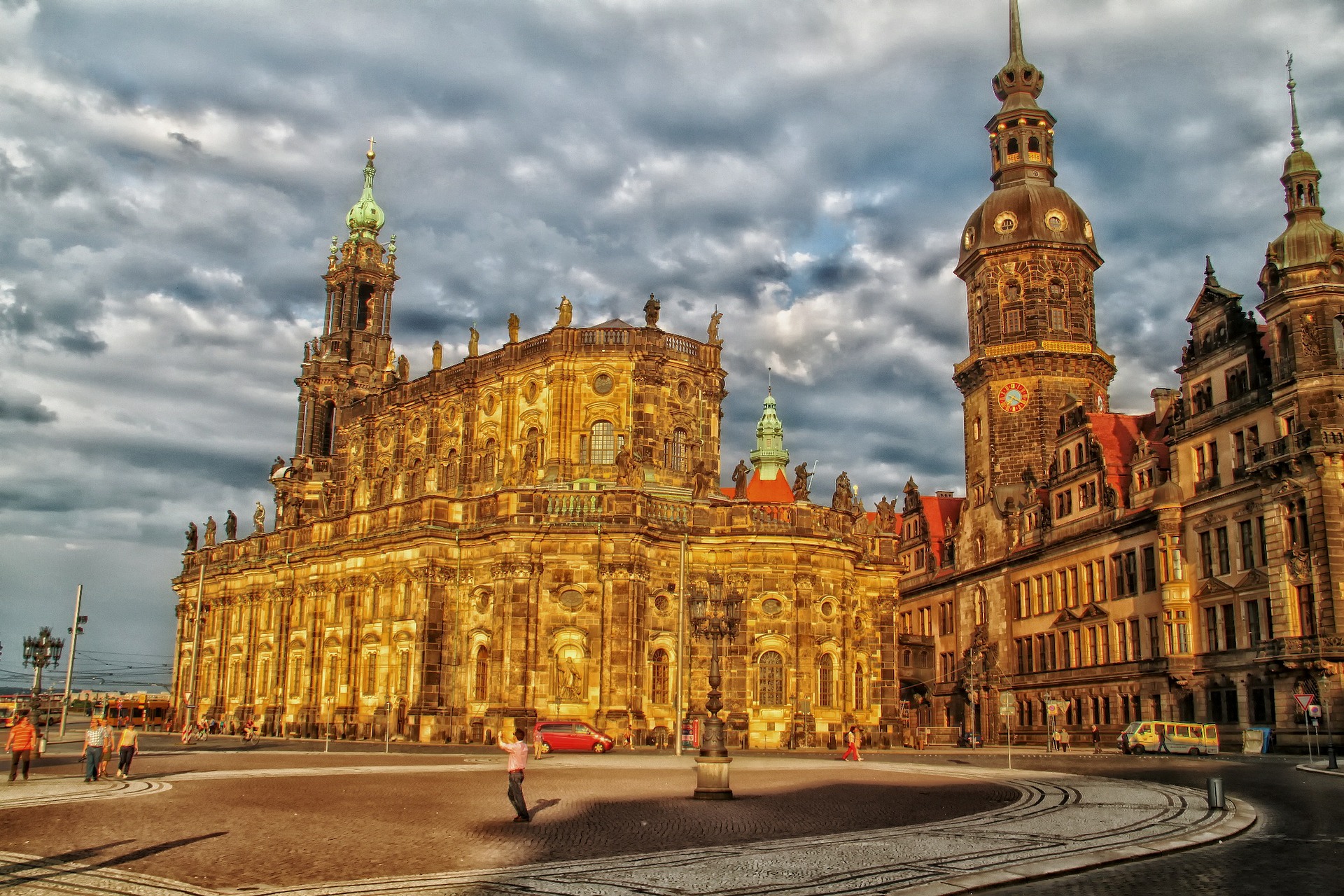 Theaterplatz mit Schloss Dresden